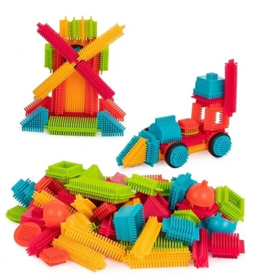 Dieťa točiace lopatkami stavebnice Miniland Pegy Bricks Veterný mlyn